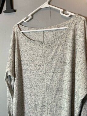 Athleta Heathered Gray Long Sleeve Scoop neck Top size medium